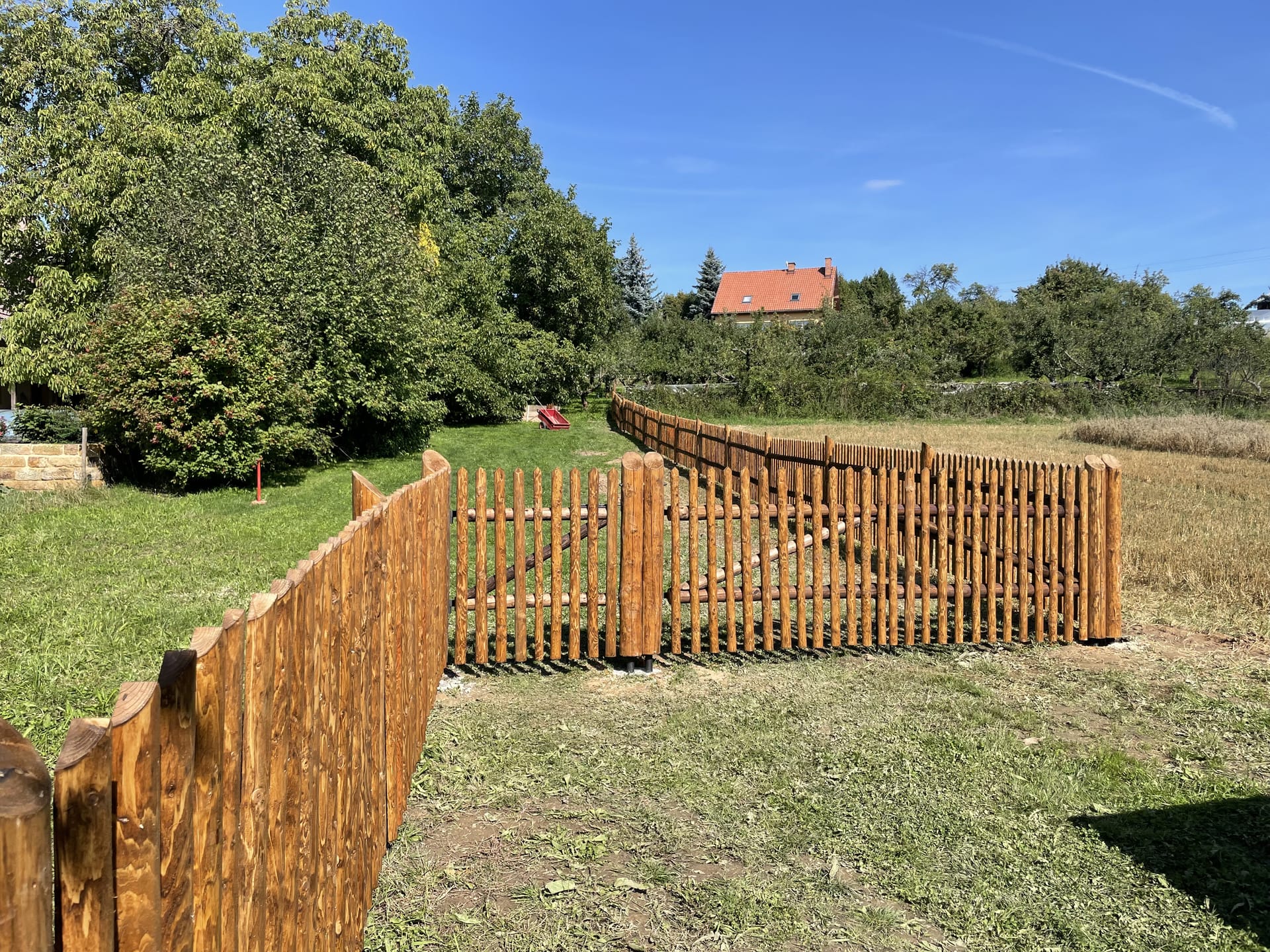 Obrázek 1 / Dřevěné ploty - strojně loupané   - realizace Výskeř 9-2021